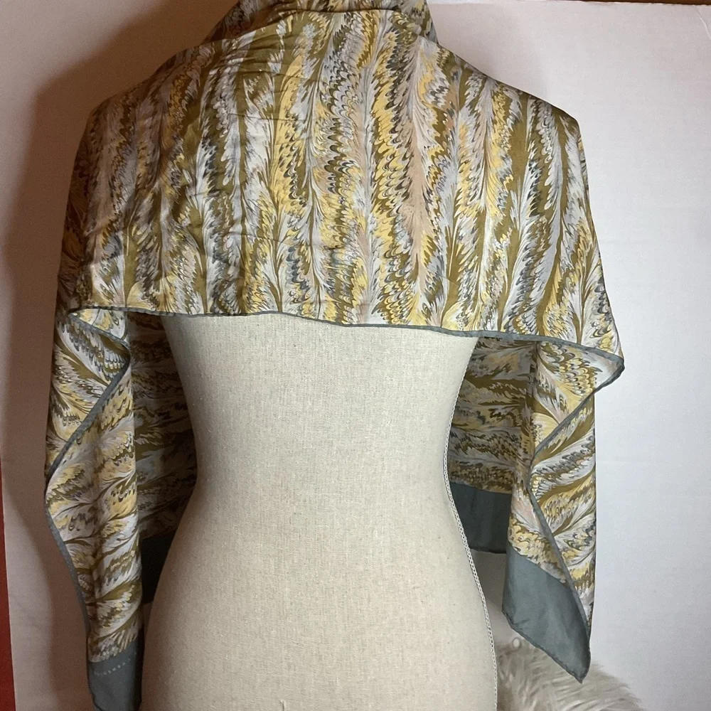 Hattie Carnegie soft Earthy tones patterned scarf